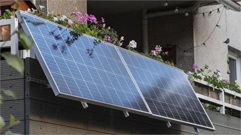 UK Launches Mini Solar Scheme … Into A Thicket of Red Tape